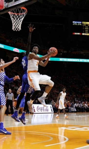 Hubbs helps Tennessee stun No. 4 Kentucky 82-80 (Jan 24, 2017)